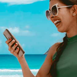 Bellen en SMS'-en tijdens vakantie thumbnail Bellen en SMS'-en tijdens vakantie thumbnail
